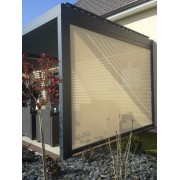 Store screen latéral beige micro-perforé pour pergola