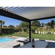 Pergola bioclimatique lames perpendiculaires ouvertes