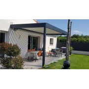 Pergola bioclimatique 6x4 lames perpendiculaires blanches armature gris 7016 