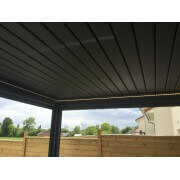 Pergola bioclimatique lames parallèles gris 7016 fermées 100 % étanches