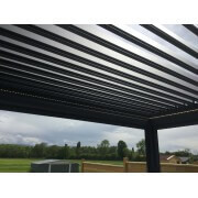 Pergola bioclimatique autoportée gris anthracite 7016