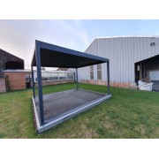 Pergola bioclimatique autoportée gris antracite 7016