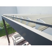 Crémaillère avec lames pergola bioclimatique S3 4x3m lames parallèles adossée