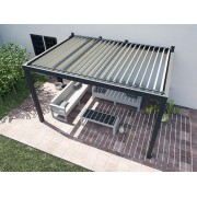 Ouverture des lames pergola bioclimatique S3 4.5x3m lames perpendiculaires adossée