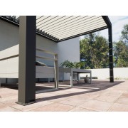 Evactuation d'eau bas de poteaux pergola bioclimatique S3 4x3.5m lames parallèles adossée