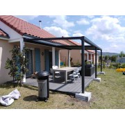 Pergola toile enroulable fixation sur plots en beton