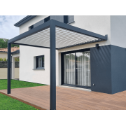 Pergola bioclimatique S3 adossée 3x3.95m lames perpendiculaires ouvertes